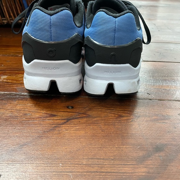 On cloud - Picture 5 of 5